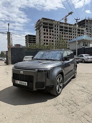 Внедорожник (серый металлик) ROX 01 с брутальным кубическим дизайном