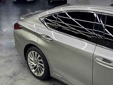 audi q3: Lexus ES: 2019 г., Гибрид, Седан — 4