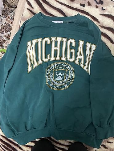 Мырзалардын бут кийими: Продаю вещи каждая вещь стоит 500 сом кроме серой футболки черной — 7