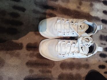 свадебные платья в бишкеке цены на прокат: Кроссовки Nike 1) Белые тренировочные кроссовки Nike: - Верх — 10