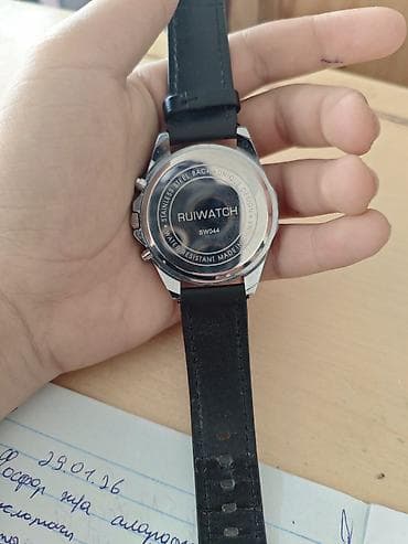 red center: За всех 1300 Skmei за 700 остальные по штучно 300 состояние хорошее — 4