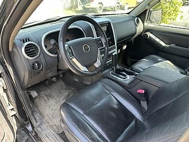 2008: Mercury Mountaineer: 2008 г., Внедорожник — 8