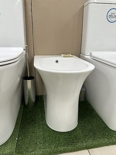 Напольное биде из сантехнического фарфора/фаянса, классический белый