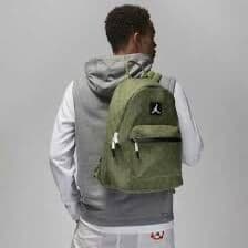 шикарный золотые комплекты с бриллиантами: Розничная цена: 2500 Оптовая цена:2000 Рюкзак Jordan (серия с — 9