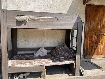 Двухъярусная кровать из ЛДСП с лестницей - Конструкция: два спальных