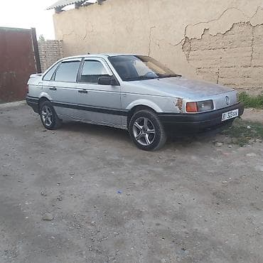 Volkswagen Passat: 1988 г., Механика, Седан at lalafo.kg Volkswagen Passat: 1988 г., Механика, Седан