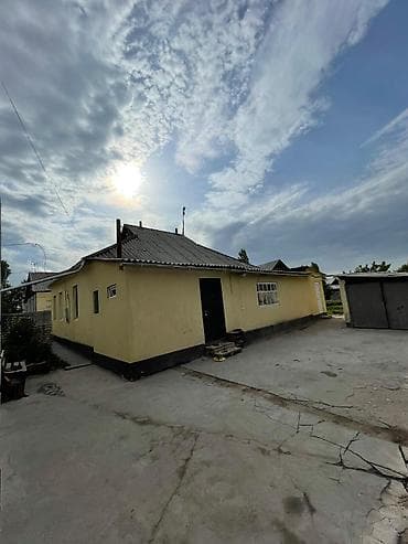 🏡 Продается дом в селе Таш-Добо 📍 Улица: Киргизия Характеристики: 📐