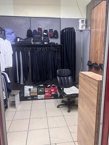 мужская одежда richmond: Сдается бутик 
9 кв м Дордой Плаза старая 2 этаж бутик F 8 — 2