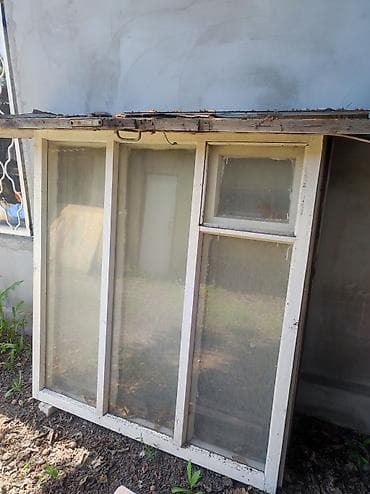 Деревянный оконный блок с форточкой - Материал: массив дерева. -