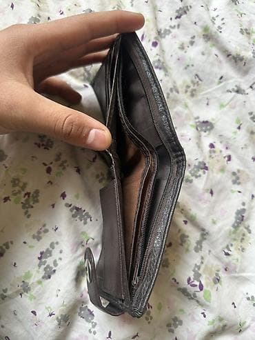 Зер буюмдар: Компактный мужской/унисекс кошелёк из тёмно-коричневой фактурной — 5