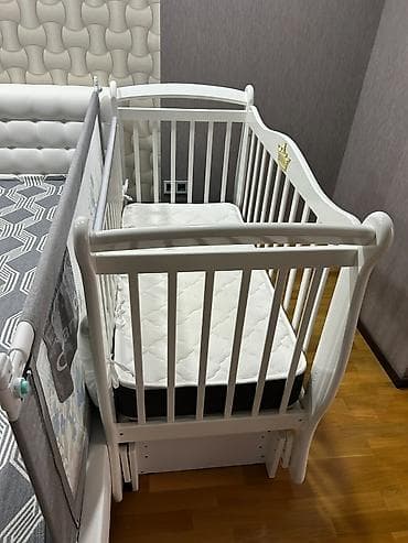 Кровати: Детская кроватка Продается детская кроватка в хорошем состоянии. Есть — 2