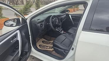 nissan cefiro 2 5: Toyota Corolla: 2019 г., 1.8 л, Вариатор, Гибрид, Седан — 9