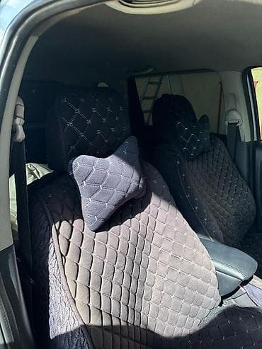 r18 audi: Компактный городской хэтчбек (правый руль), серебристый цвет кузова — 5