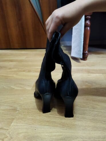оптом ботинки: Продаю обувь сапожки одни чулки на шпильке.Вторые кожаные сзади замок — 5