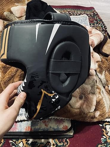 Боксерский шлем в отличном состоянии легкий,удобный,прочный модель