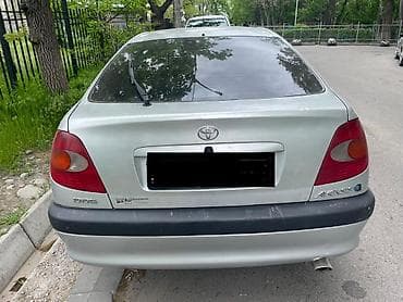 Toyota Avensis: 2000 г., 1.8 л, Ручные, Бензин, Хэтчбэк — 3