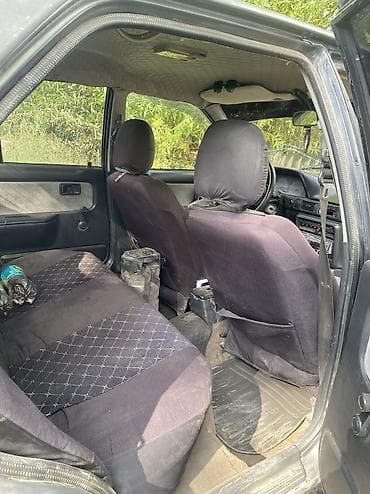 авто жак: Mazda 323: 1989 г., Кол менен иштөөчү, Бензин, Седан — 6