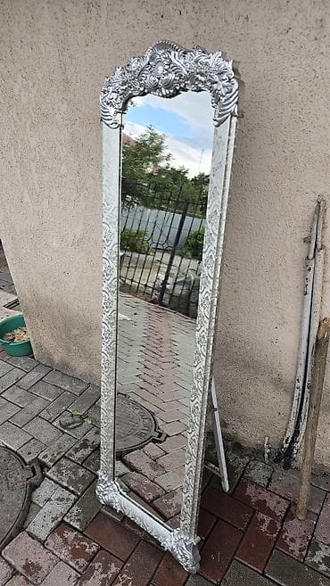 Напольное зеркало в декоративной раме вытянутое вертикальное зеркало
