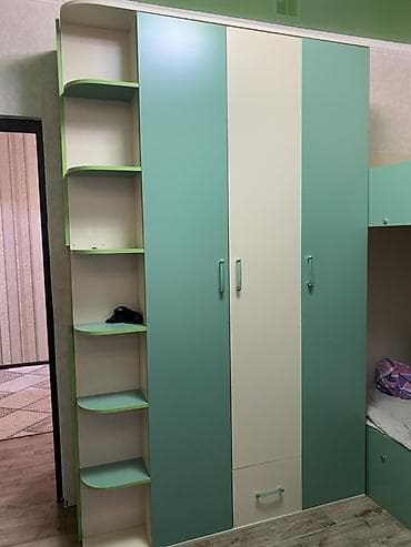 двухэтажную детский кровать: Срочно продается‼️ Детский модульный гарнитур: шкаф + двухъярусная — 2