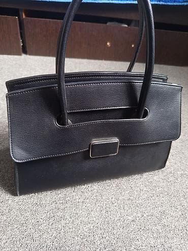 Зер буюмдар: Стильная женская сумка-тоут в классическом черном цвете — 7