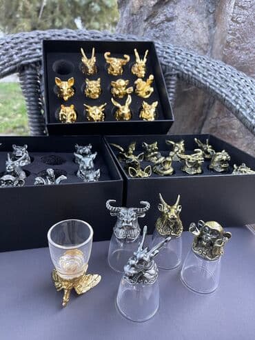 из серебра: • Набор рюмок в подарочной коробке: • 12 стопок-перевертышей (знаки — 6