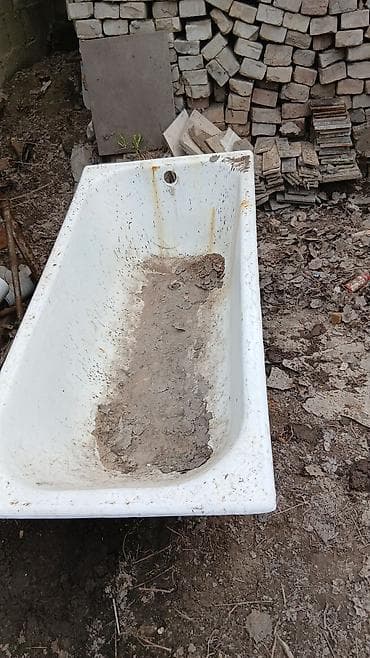 ржавый: Чугунная ванна прямоугольная с эмалевым покрытием. - Материал: чугун — 1