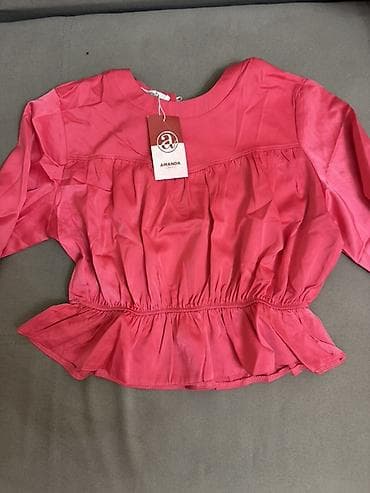 armani code: Блузка AMANDA collection, кораллово-розовый цвет. - Модель с круглым — 1