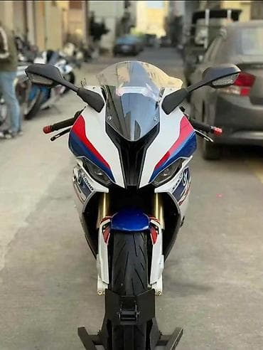 1000: Спортбайк BMW, 1000 куб. см, Бензин — 2