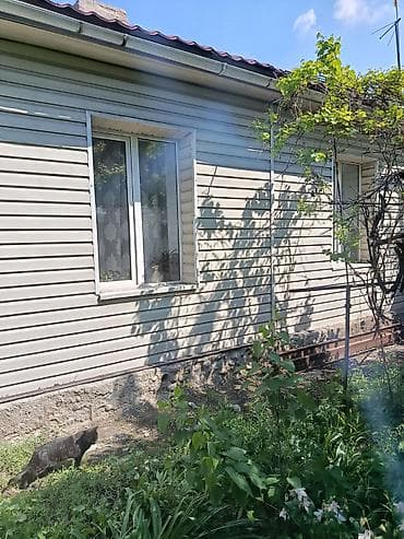 джале: Продается полдома 80 м2 в районе Газгородка, участок 5соток, санузел — 2