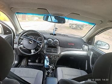 mini cooper: Седан серебристого цвета. Характеристики и особенности: - Кузов — 4