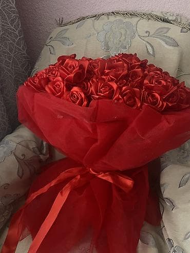 атласные букеты: Большой букет из 101 красной розы ручной работы 🌹 Розы выполнены из — 3