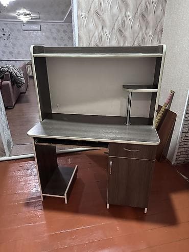 офисный стелаж: Компьютерный стол, Новый, С полками — 1