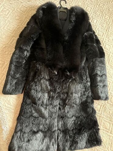 серое пальто: Все по 1000 сом, размеры женские 40-42, мужской 50-52. в хорошем — 4