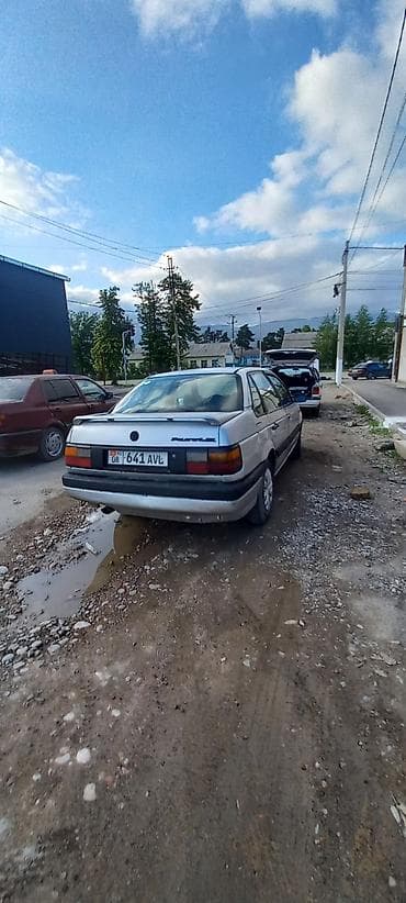 Volkswagen: Volkswagen Passat: 1992 г., Кол менен иштөөчү, Седан — 1