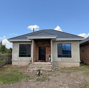 Продажа домов: Дом одноэтажный с современным четырехскатным металлическим кровельным — 1