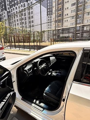 Транспорт: Lexus ES: 2025 г., Гибрид, Седан — 5