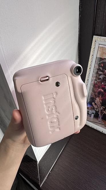 фотоаппарат instax mini 11: FUJIFILM Instax mini 11 — мгновенная камера в нежно‑розовом цвете. В — 2