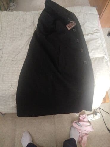 Пальто: Классическое мужское пальто черного цвета драповое прямого покроя — 4