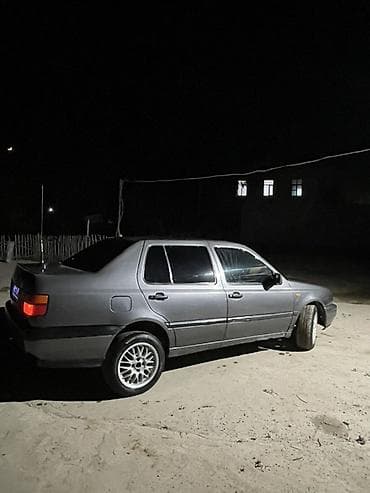 мата секыл: Volkswagen Vento: 1993 г., 1.8 л, Кол менен иштөөчү, Бензин, Седан — 3