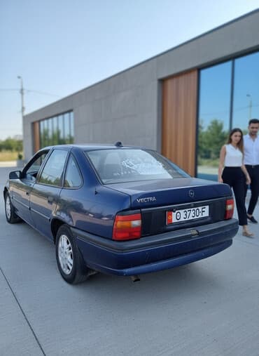 продаю или меняю на: Opel Vectra: 1993 г., 1.8 л, Механика, Бензиновая, Седан — 4