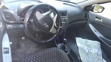 mazda 2000: Hyundai Accent: 2014 г., Механика, Бензин, Седан — 4
