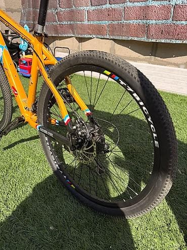 single speed: - Лёгкая алюминиевая рама хардтейл, геометрия для кросс-кантри. Цвет — 4