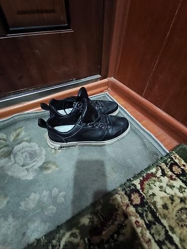 Мужские кроссовки, 40, 4F, Б/у, цвет - Черный, Самовывоз