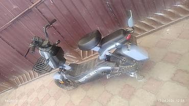 t max: Электрический скутер/мопед городского типа. - Компоновка: низкая — 4