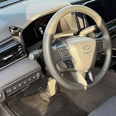 byd e2 2023: Toyota Camry: 2025 г., 2.5 л, Вариатор, Гибрид, Седан — 9