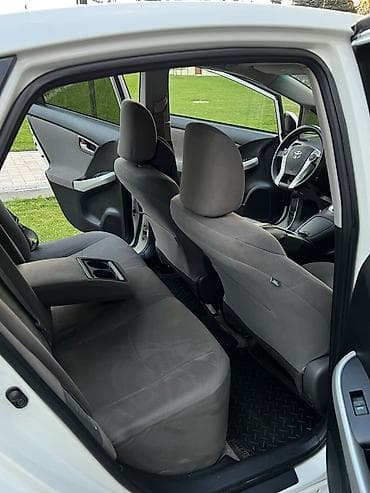 ден сояпина: Toyota Prius: 2015 г., 1.8 л, Вариатор, Гибрид, Хэтчбэк — 9
