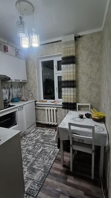 Кухонный гарнитур угловой, белый глянец. Продам вместе с газовой