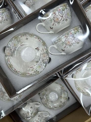 чайный: Чайный набор из тонкого фарфора с цветочным рисунком. Состав: - 2 — 2