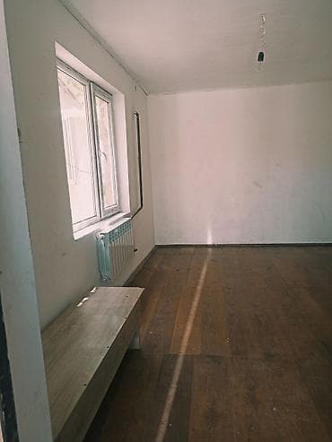 Недвижимость: Однокомнатное помещение с отдельным санузлом Описание: - Светлая — 2