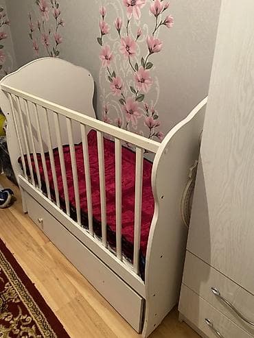 bunk bed: Манеж-кровать, Б/у, С комодом — 3